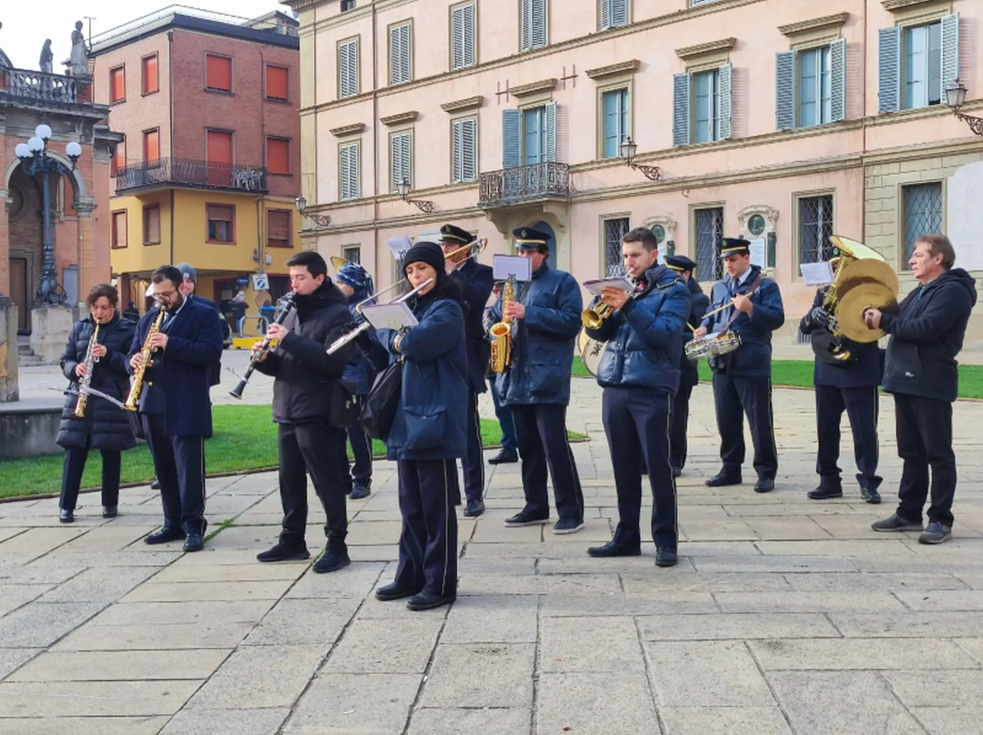 “LA PIAZZA SUONA”