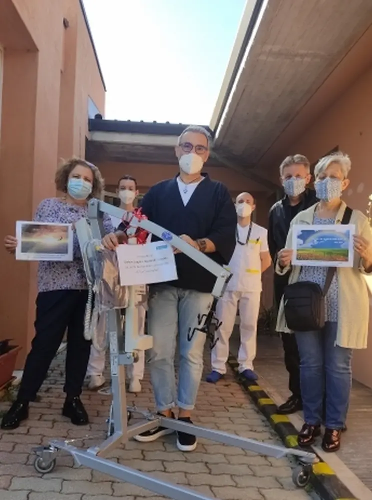 Un nuovo solleva-persone donato da alcuni familiari alla Coccinella