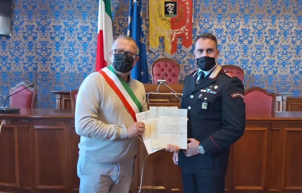 I Carabinieri hanno riconsegnato degli antichi documenti al Comune di Castel San Pietro Terme