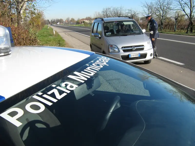 La Polizia Locale ferma due truffatrici all