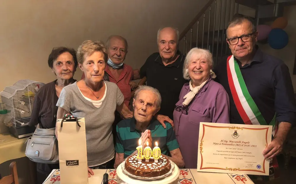 Gli auguri del sindaco Tinti per i 100 anni di Angelo Maccarelli