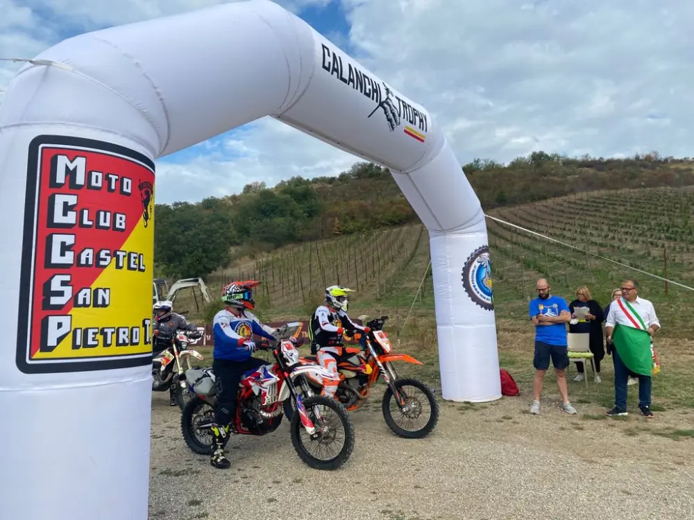 Il sindaco Tinti dà il via al “Calanchi Trophy” organizzato dal Moto Club di Castel San Pietro Terme