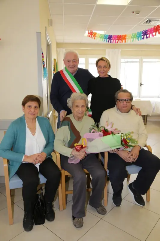 Gli auguri per i 100 anni di Letizia Muzzarelli