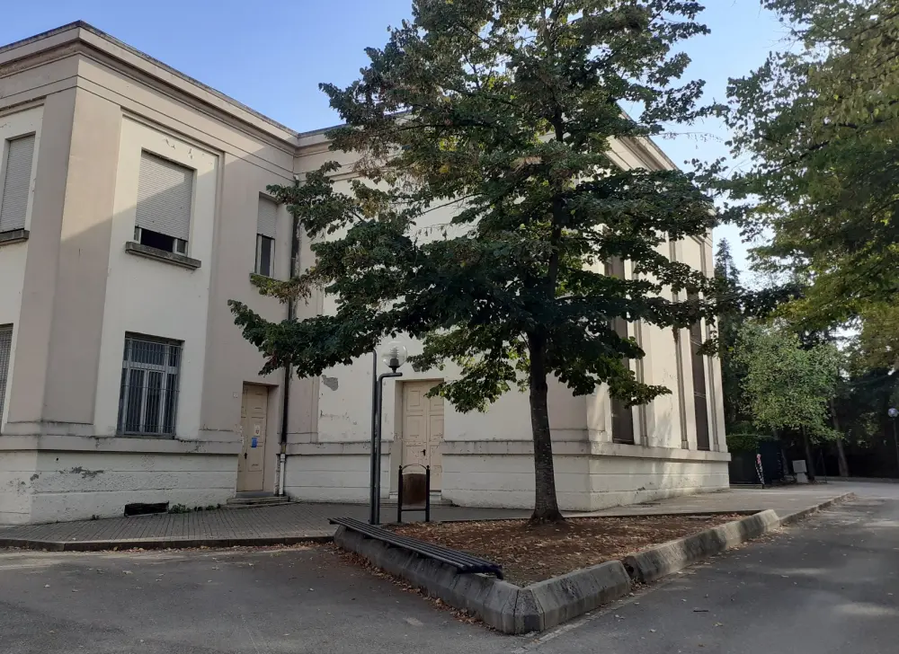 Il Comune chiude per lavori al soffitto la palestra della scuola Pizzigotti