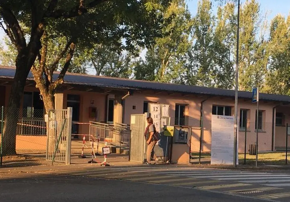Aumentano da 18 a 20 le sezioni elettorali: in arrivo i tagliandi da applicare sulle tessere