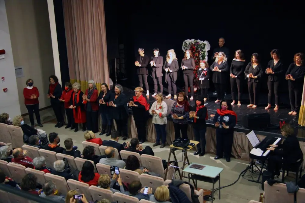 Partecipazione e applausi allo spettacolo “Strani amori”, organizzato da Casual Gospel