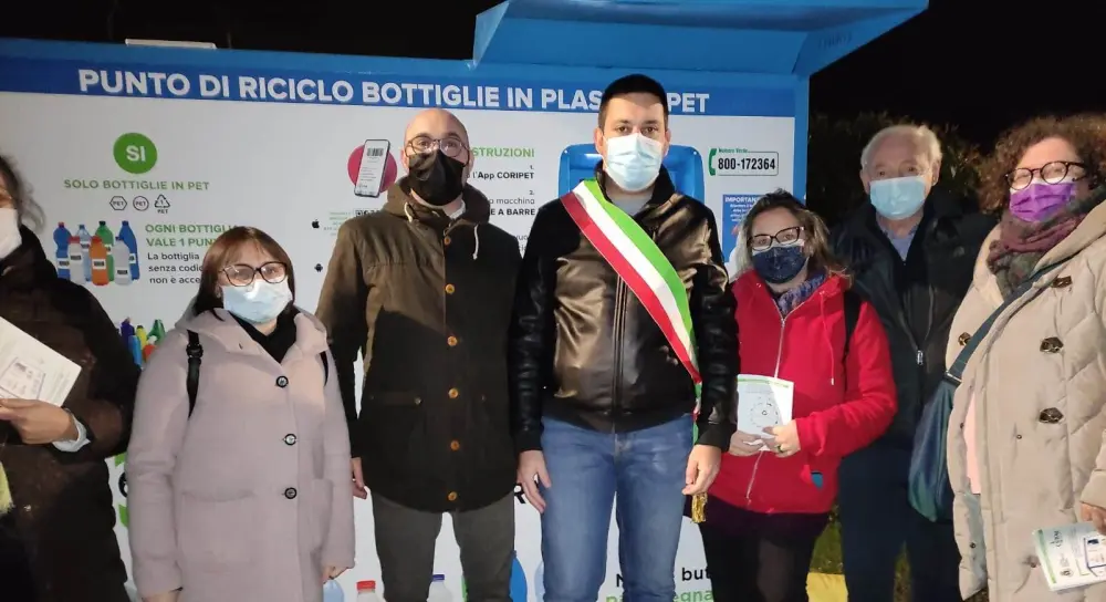 Inaugurati a Castello e Osteria i due ecocompattatori per il riciclo di bottiglie in plastica PET