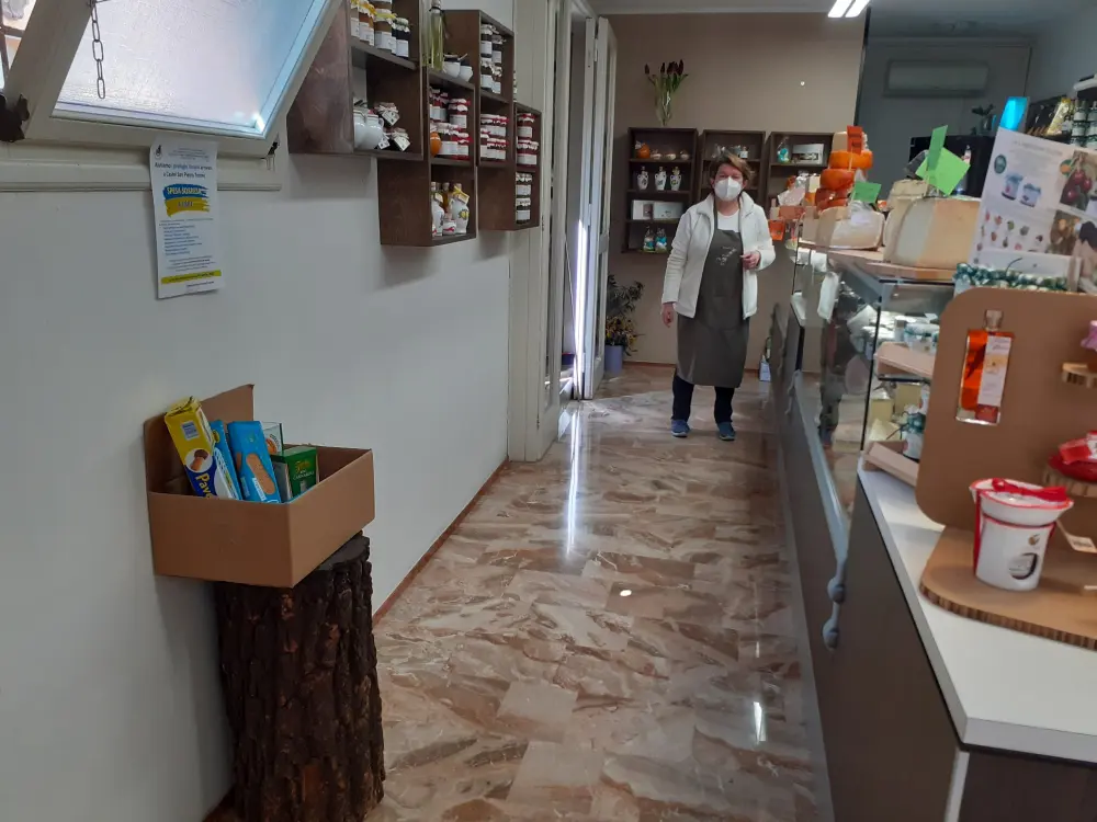 “Spesa sospesa” per i profughi ucraini: in campo la Formaggeria del Corso
