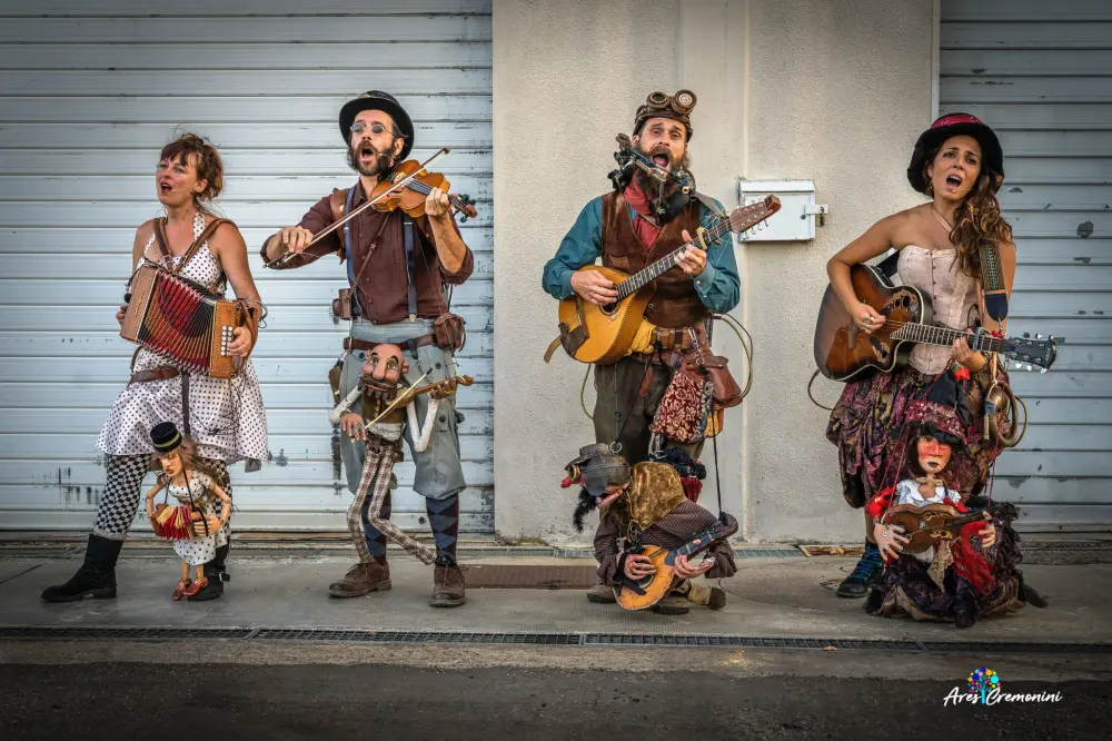 Sabato 25 torna il Festival Strade con lo spettacolo “Steamfolk di questi e altri continenti”