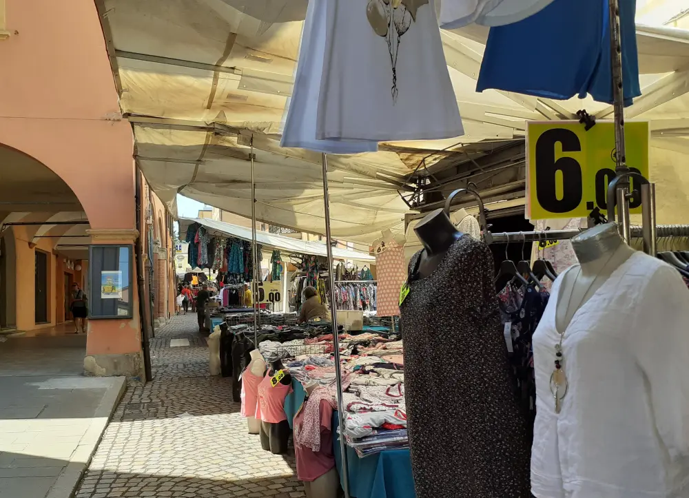 Tornato il mercato in via Matteotti alta. Mercoledì 20 serata “Shopping & Sound” con i cittadini