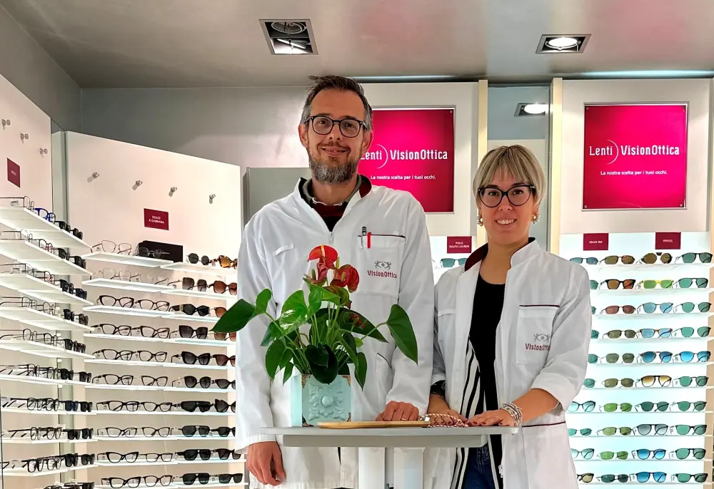 #FacciamoShoppingInCentro - Via Cavour in vetrina: VisionOttica Prandini