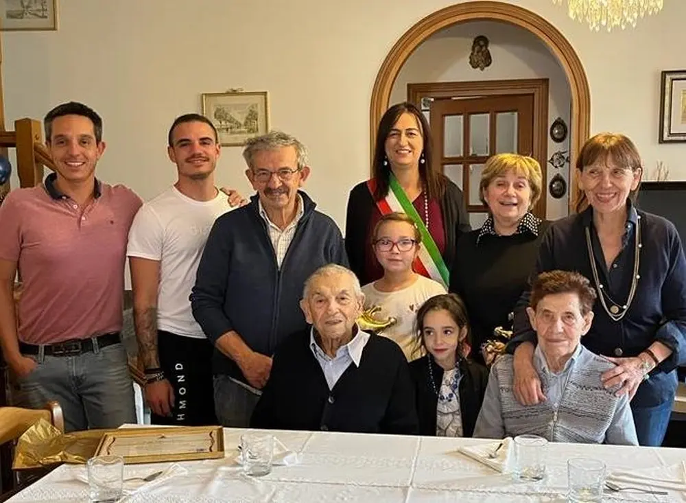 Gli auguri per i 100 anni di Angelo Dazzani