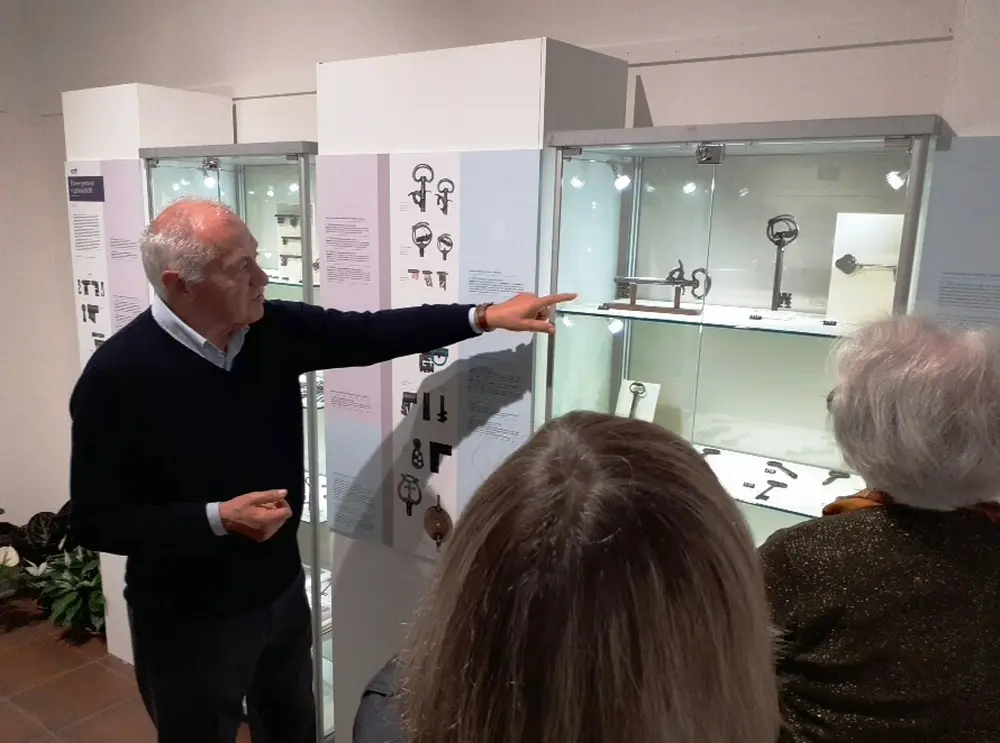 Domenica 13 ultimo giorno per visitare la mostra “Apre e chiude”