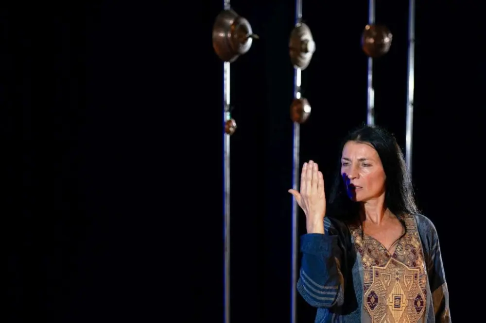Al Cassero venerdì 25 Silvia Priori in “Elena di Sparta”: per le donne biglietto speciale a 10 euro
