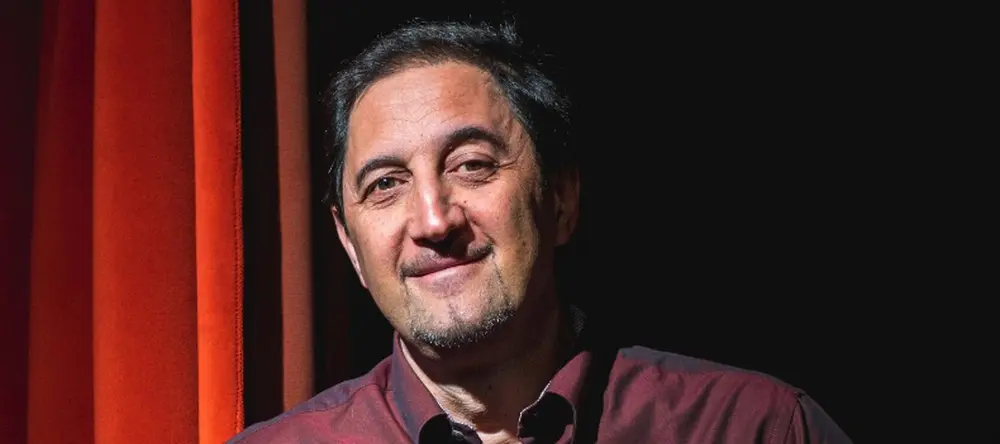 Venerdì 10 ore 21 al Jolly va in scena “Mimose, racconti di eccellenze femminili” con Marco Rinaldi