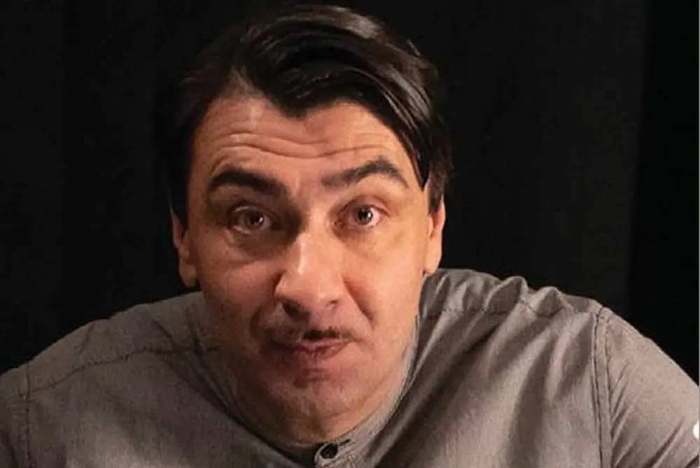 Risate al Cassero sabato 25 con Piero Massimo Macchini in “Gesticolors”