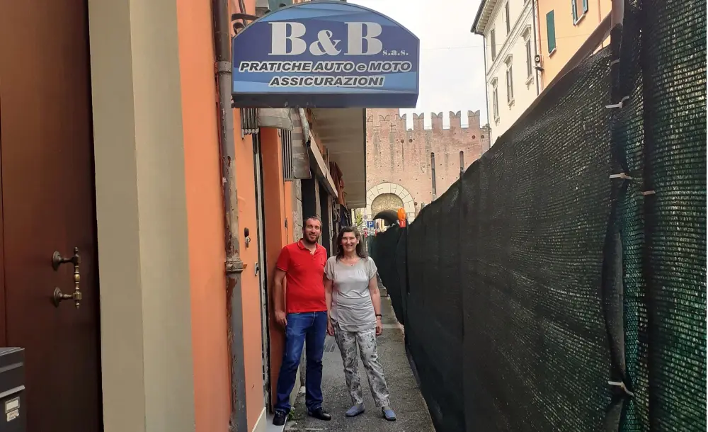 #FacciamoShoppingInCentro - In vetrina: B&B pratiche auto