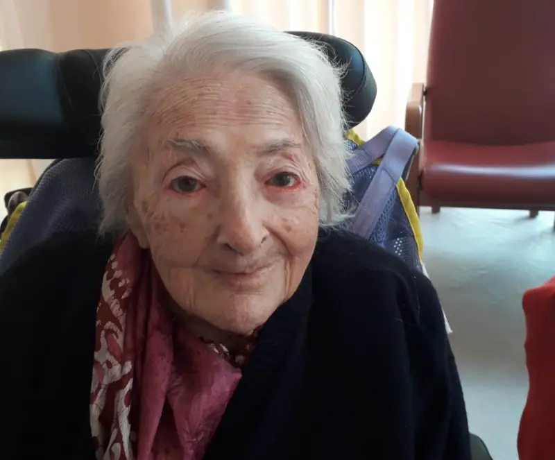 Tanti auguri e i fiori dal sindaco Tinti per i 100 anni di Noris Selustri!