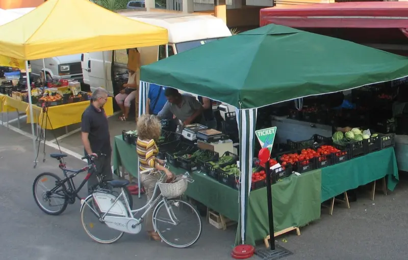 Riaprono mercati contadini e sezioni alimentari dei mercati settimanali