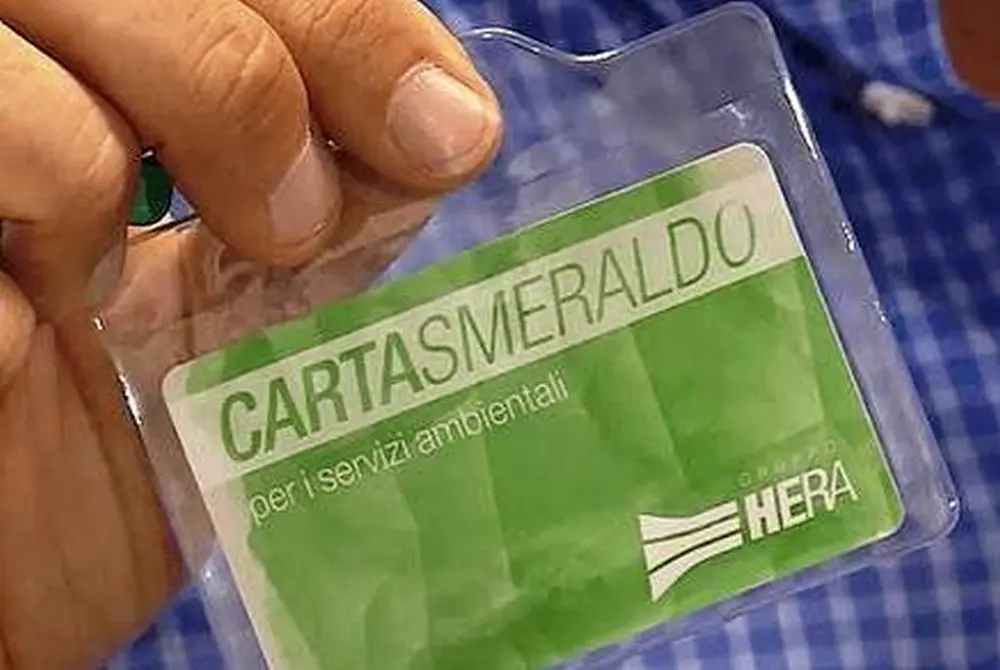 Lo sportello per il ritiro delle carte smeraldo Hera si è trasferito in viale Roma 25