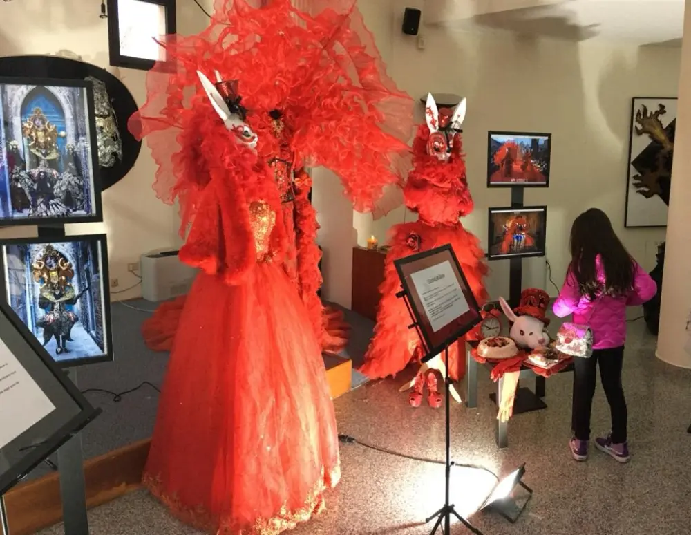 Che meraviglia gli abiti creati da Simone Fracca per il Carnevale di Venezia e presentati a Osteria!