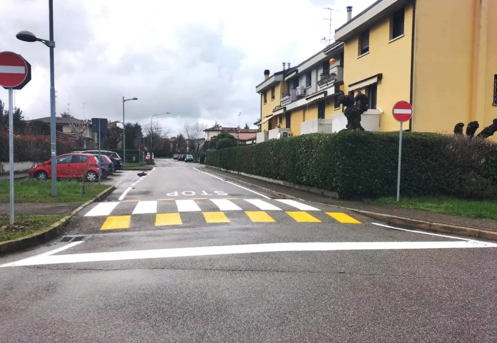 Cambia direzione il senso unico in un tratto di via Montessori a Osteria Grande