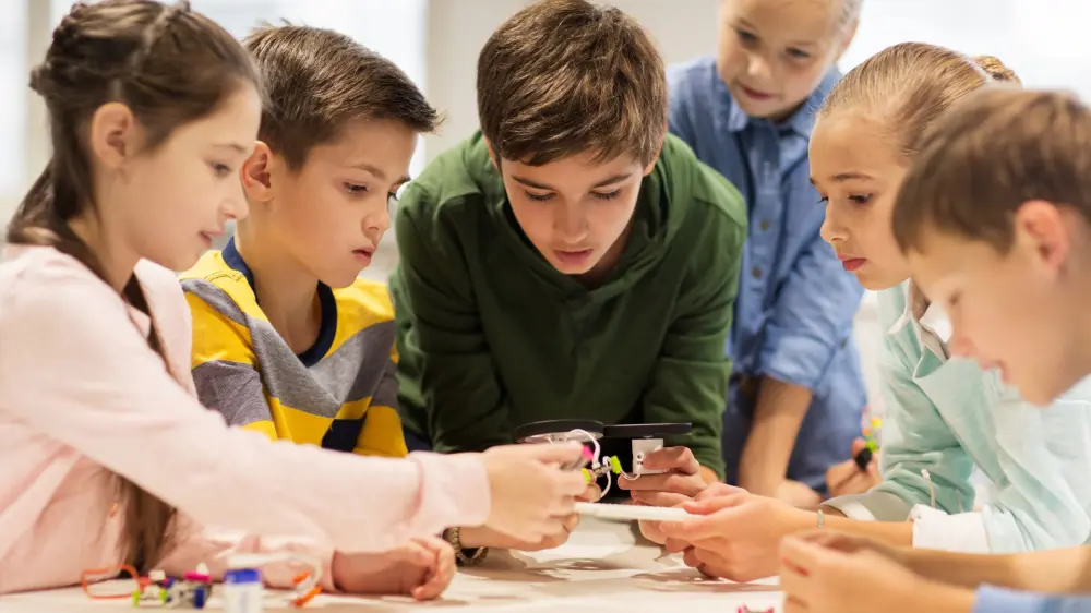 Apprendere divertendosi ai campi estivi di Boom e Fondazione Golinelli: open day 11 maggio
