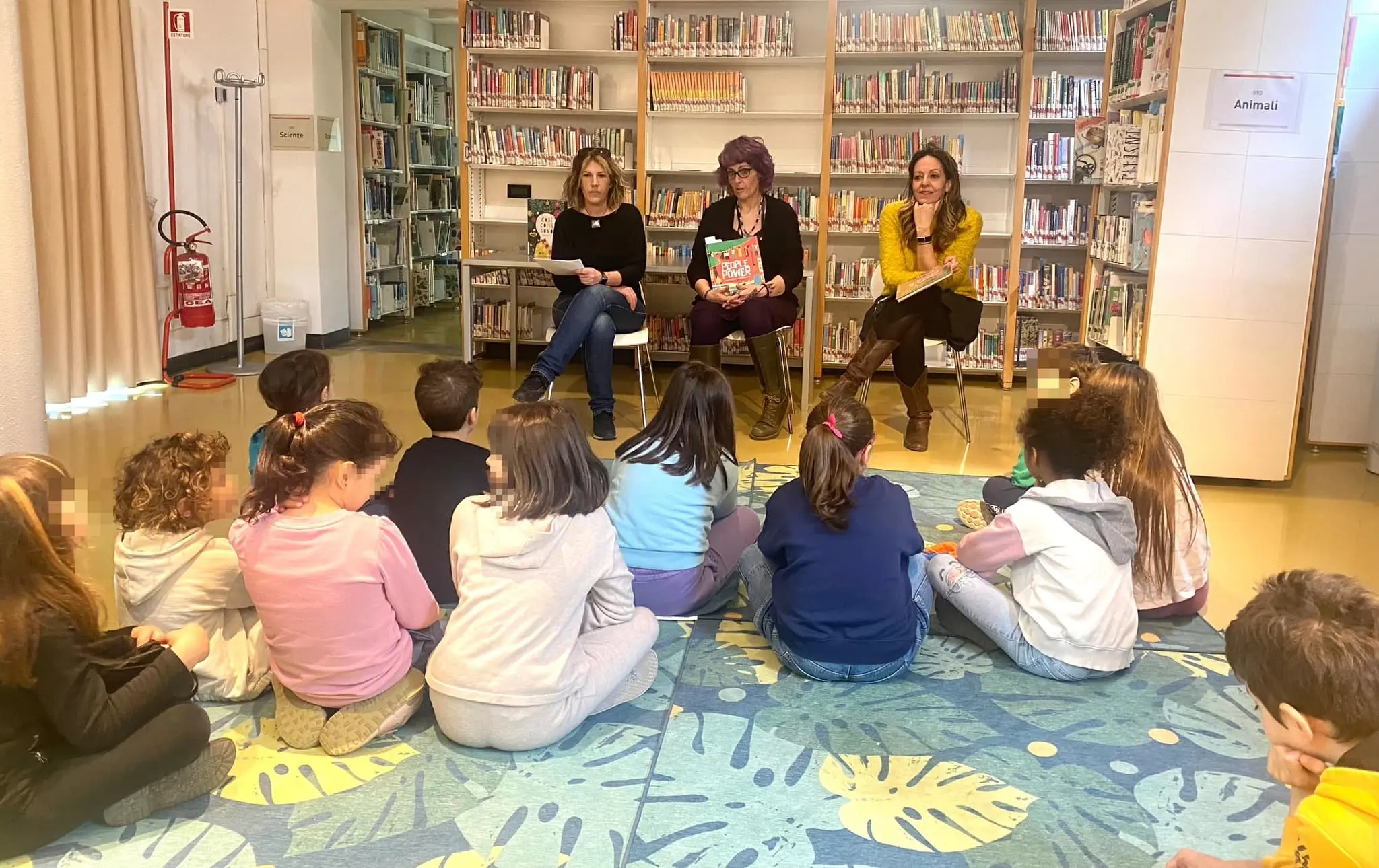 Giovedì 13 ore 17 alla biblioteca di Castello Missione Parità: “Dai un bacio a chi vuoi tu”