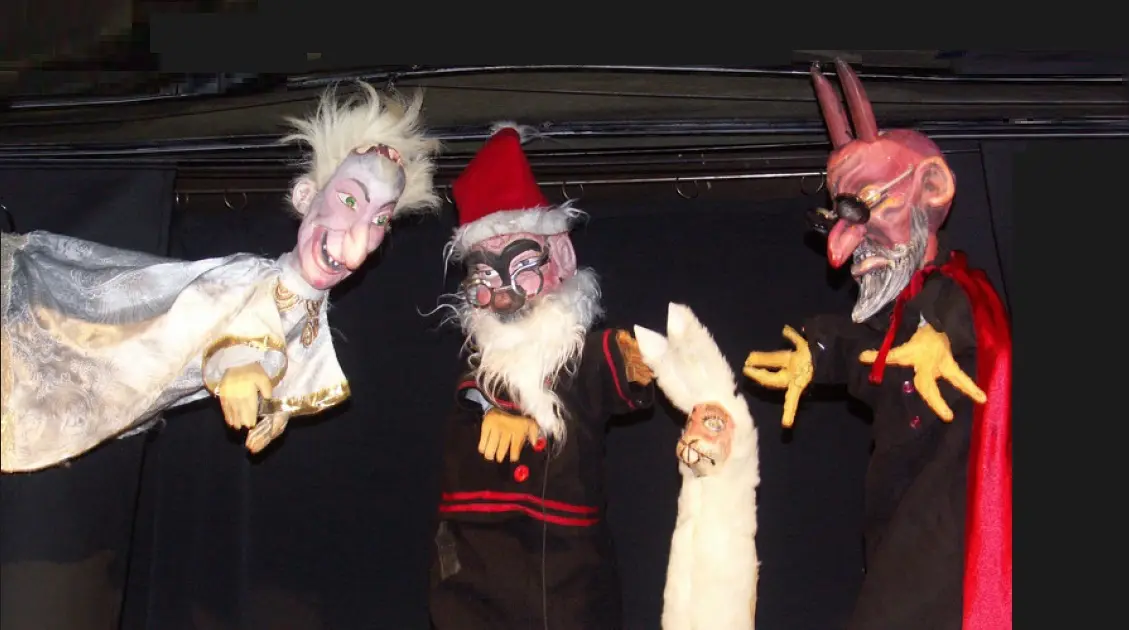 “Natale con i tuoi”, spettacolo di burattini in scena al Cassero domenica 15 ore 16,30 