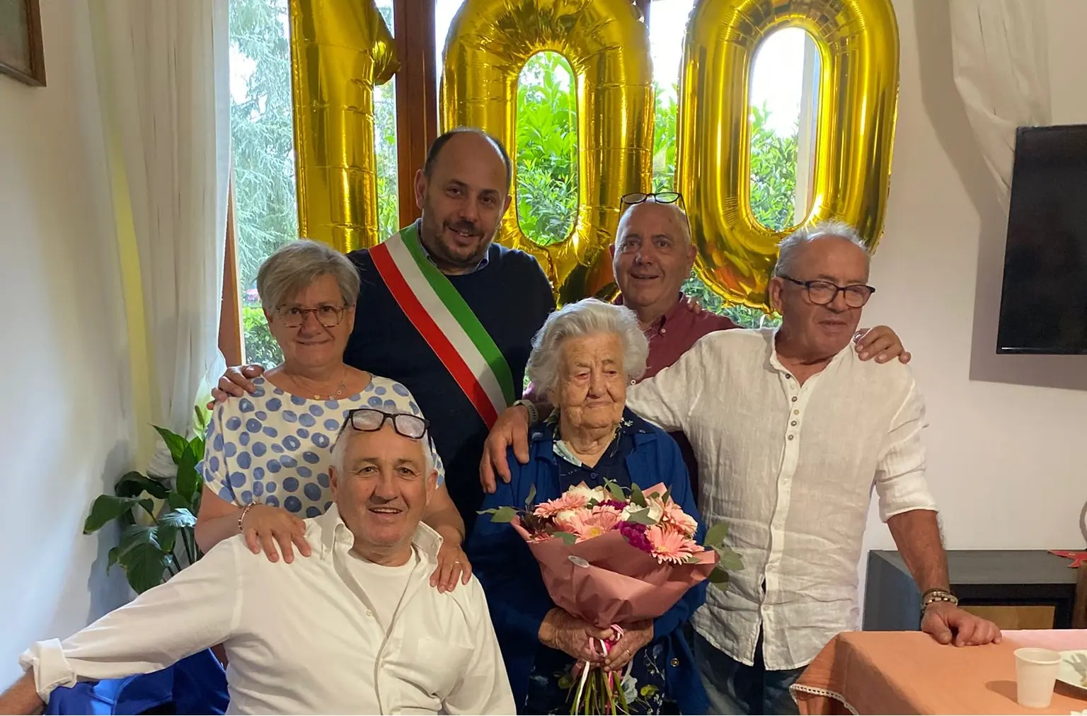 Gli auguri per i 100 anni di Elena Guizzardi