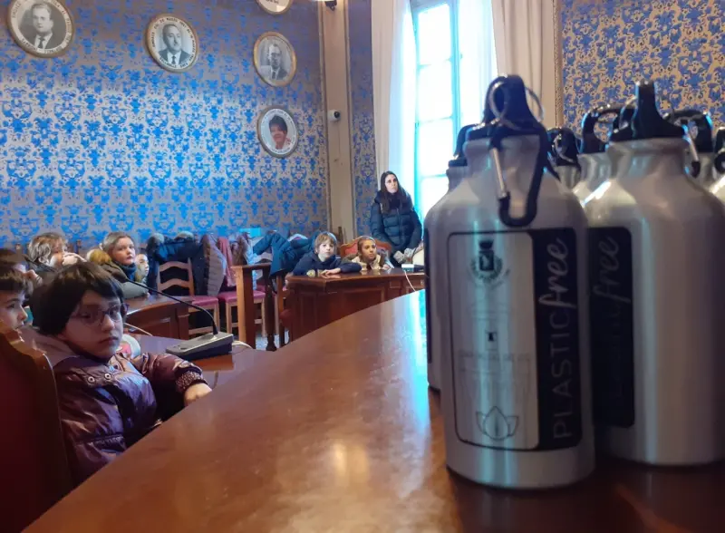 Progetto Plastic Free: partita la consegna delle borracce alle scuole