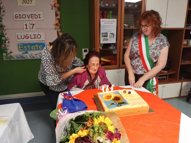 Gli auguri per i 102 anni di Luciana Berozzi