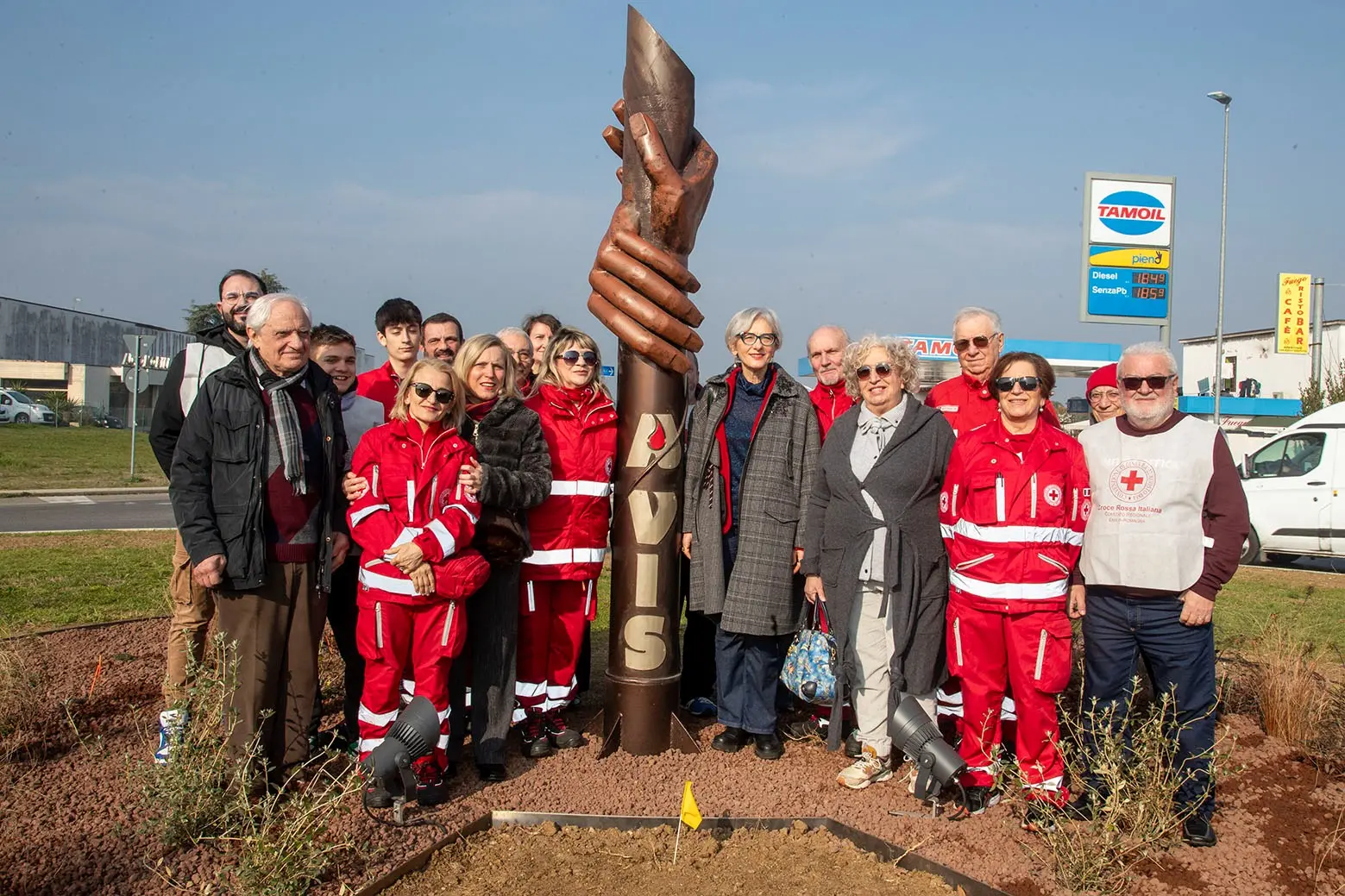 Una panchina rossa per ricordare Marino Galloni e il valore del dono