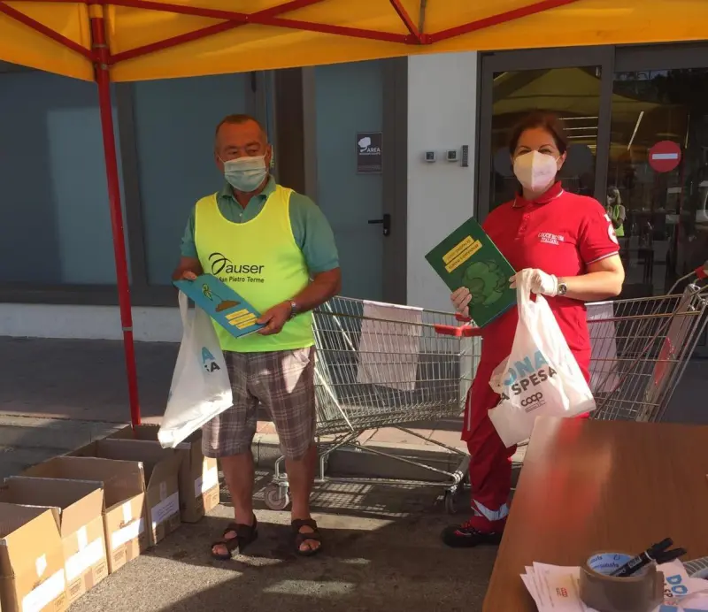 Auser e Coop: successo della raccolta di materiale didattico