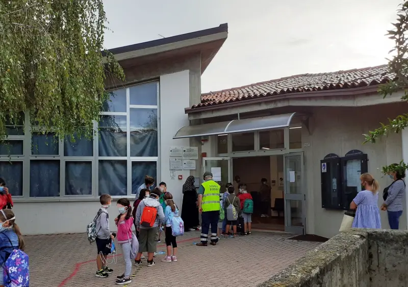 Grazie ai volontari del COC in servizio davanti alle scuole!