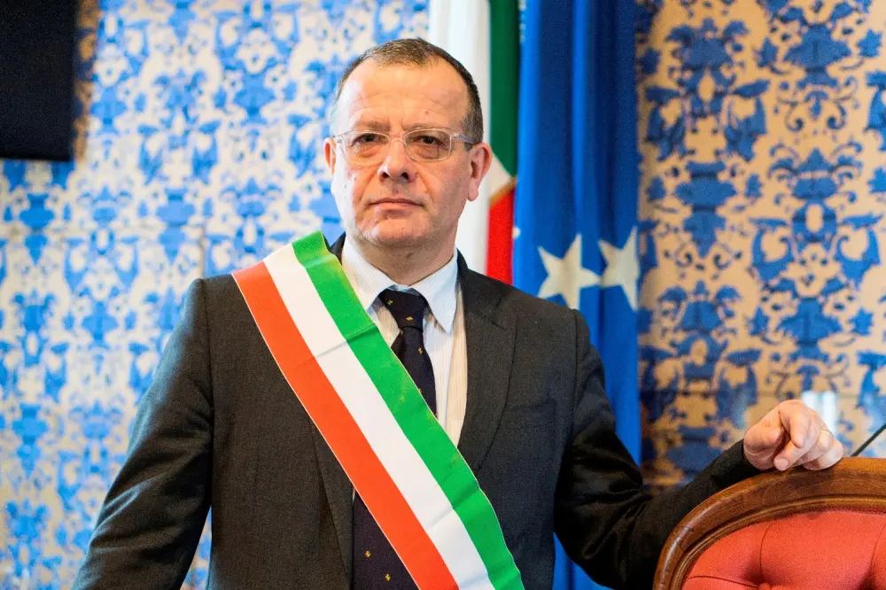 Il sindaco Fausto Tinti: «Serve un nuovo futuro per il Bar Corona»
