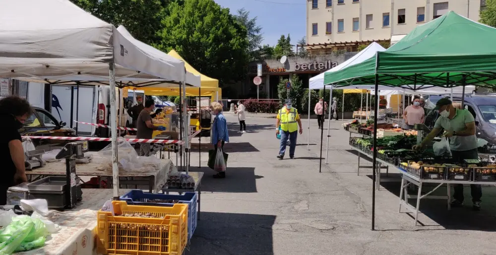 Mercato di lunedi 23 solo alimentare