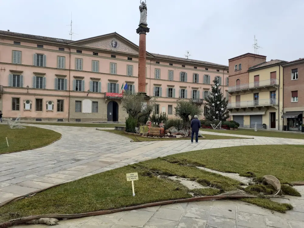 Rovinato da ignoti parte del prato allestito in piazza XX Settembre per il periodo natalizio