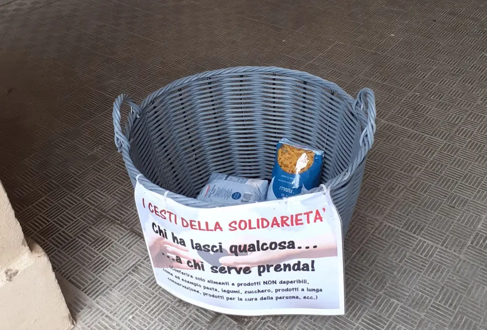 Un Natale buono per tutti: facciamo regali ai castellani in difficoltà e bonifici alle associazioni