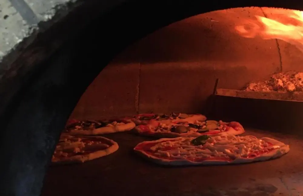 La Pizzeria Novecento di Osteria Grande dona pizze alle famiglie in difficoltà